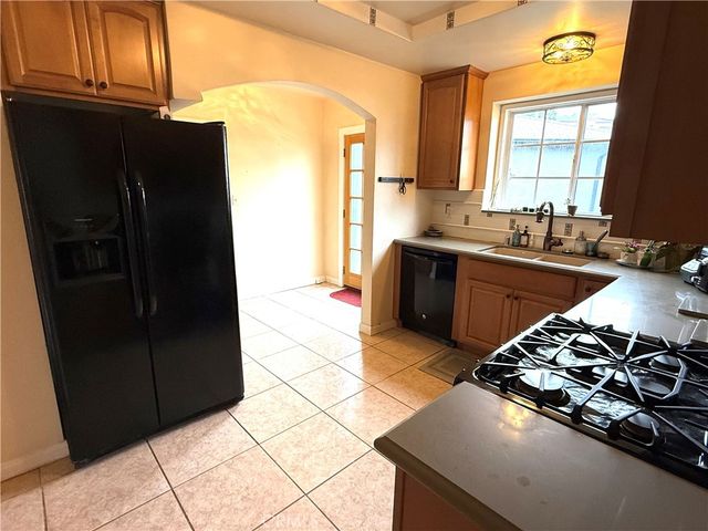 5541 Harcross Drive, Los Angeles, CA 90043