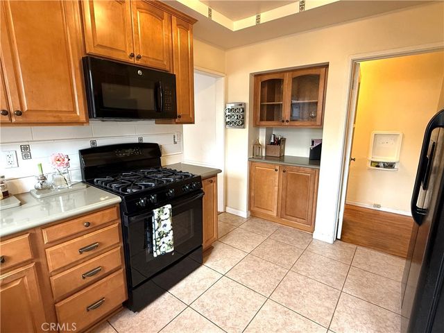 5541 Harcross Drive, Los Angeles, CA 90043