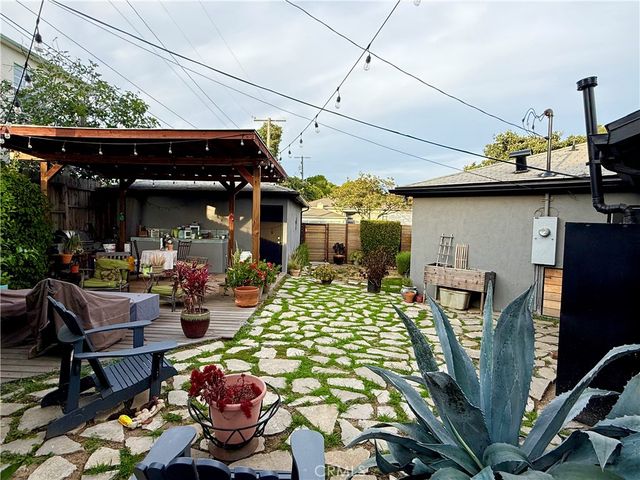 5541 Harcross Drive, Los Angeles, CA 90043