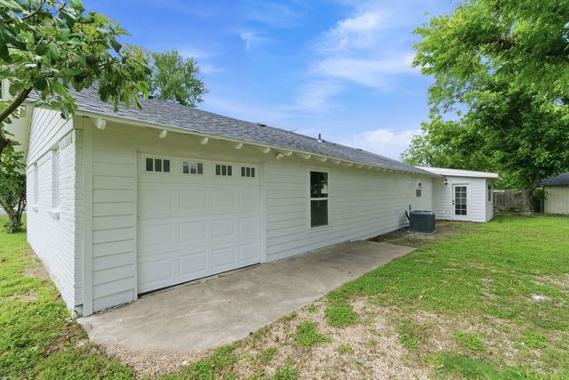 507 Country Club Road, Cleburne, TX 76033