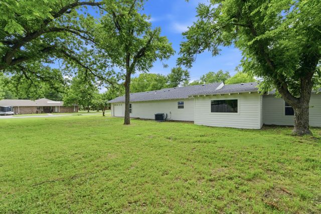 507 Country Club Road, Cleburne, TX 76033