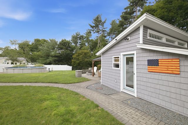 28 Fairview Ave, Brockton, MA 02301