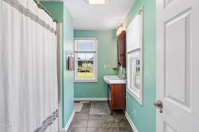 1362 Broad Street, Elizabethton, TN 37643