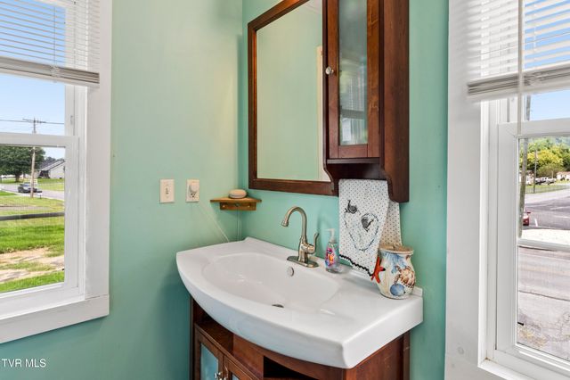 1362 Broad Street, Elizabethton, TN 37643
