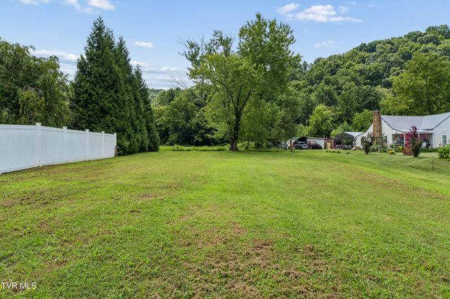 1362 Broad Street, Elizabethton, TN 37643