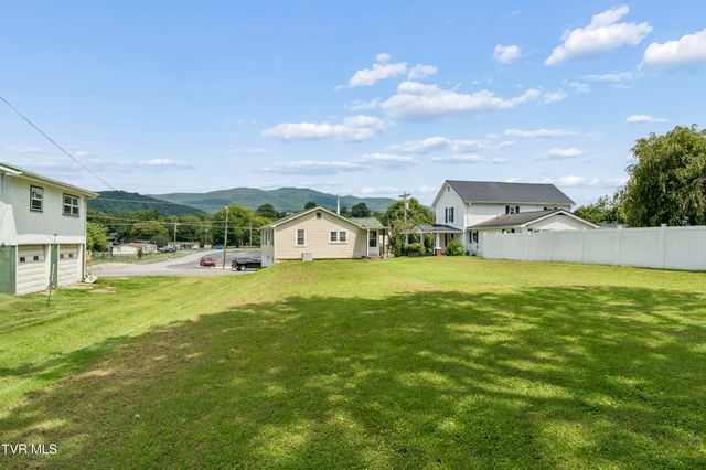 1362 Broad Street, Elizabethton, TN 37643