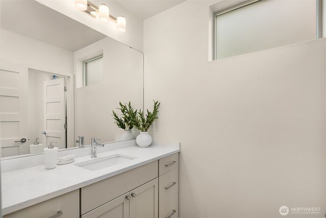 3246 B 14th Avenue W, Seattle, WA 98119