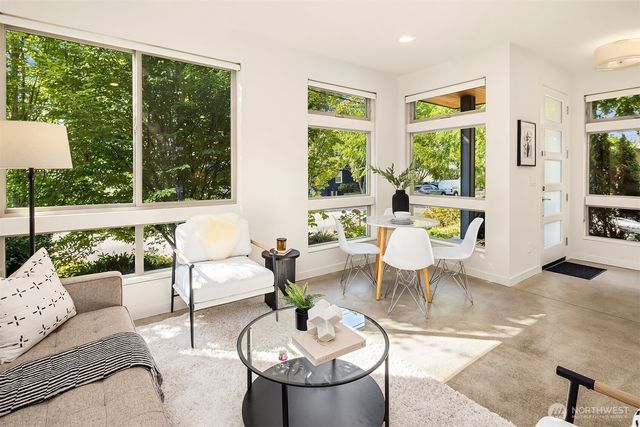 3246 B 14th Avenue W, Seattle, WA 98119