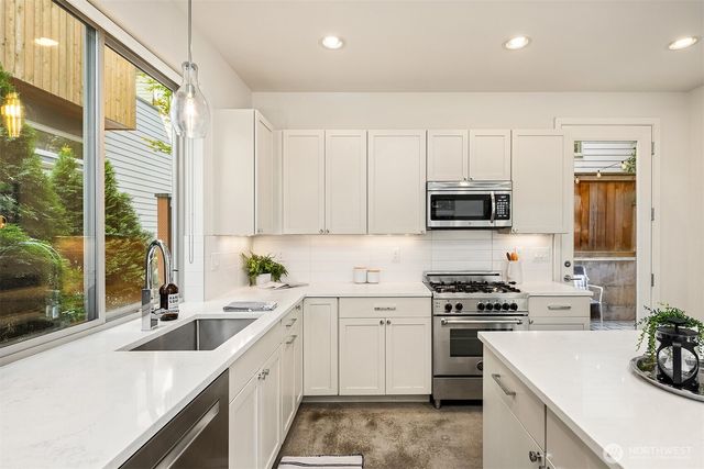 3246 B 14th Avenue W, Seattle, WA 98119