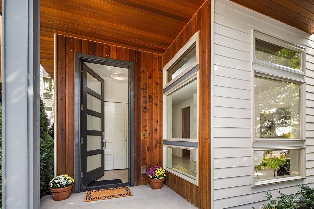 3246 B 14th Avenue W, Seattle, WA 98119