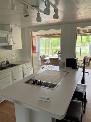 29 Thomas Lake Road, Riverside, TX 77367