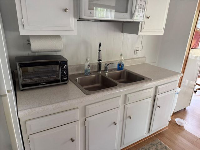 29 Thomas Lake Road, Riverside, TX 77367