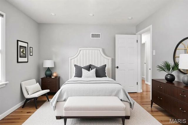 101 Florwood, St Louis, MO 63135