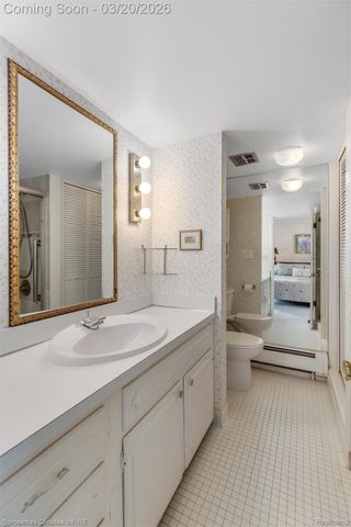 40750 Woodward Avenue 25, Bloomfield Charter Township, MI 48304