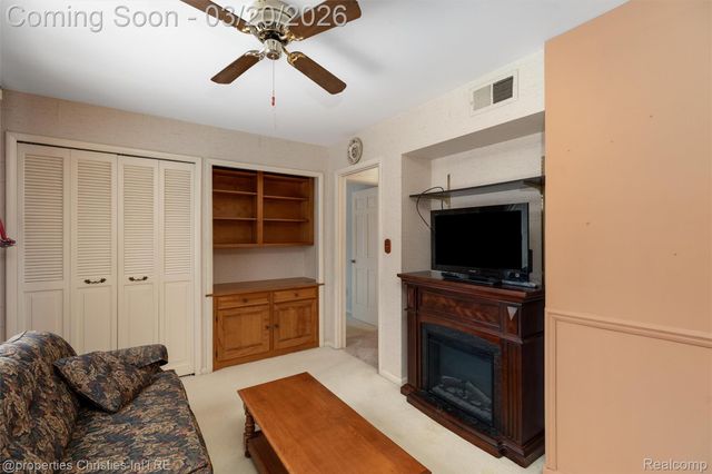 40750 Woodward Avenue 25, Bloomfield Charter Township, MI 48304