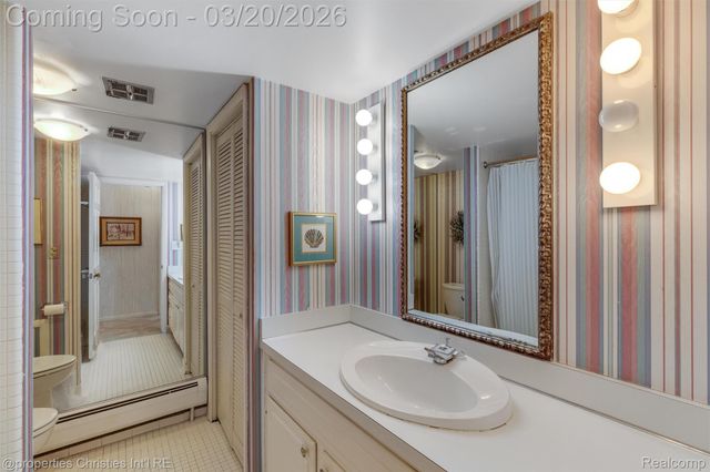 40750 Woodward Avenue 25, Bloomfield Charter Township, MI 48304