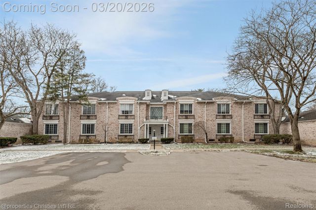 40750 Woodward Avenue 25, Bloomfield Charter Township, MI 48304
