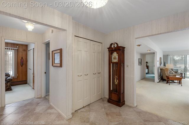 40750 Woodward Avenue 25, Bloomfield Charter Township, MI 48304