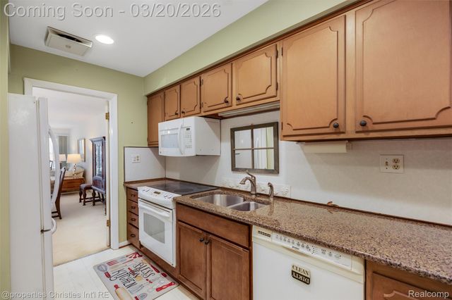 40750 Woodward Avenue 25, Bloomfield Charter Township, MI 48304