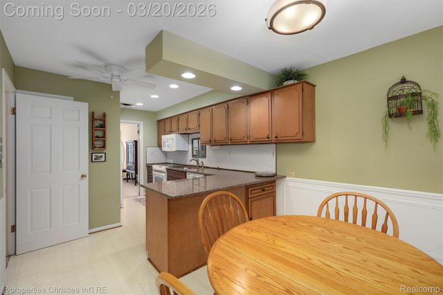 40750 Woodward Avenue 25, Bloomfield Charter Township, MI 48304