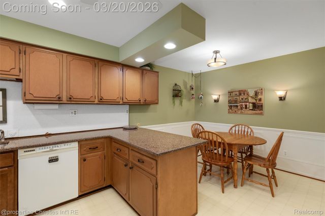 40750 Woodward Avenue 25, Bloomfield Charter Township, MI 48304