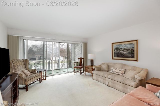 40750 Woodward Avenue 25, Bloomfield Charter Township, MI 48304