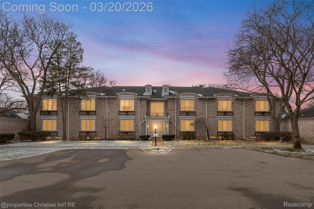 40750 Woodward Avenue 25, Bloomfield Charter Township, MI 48304