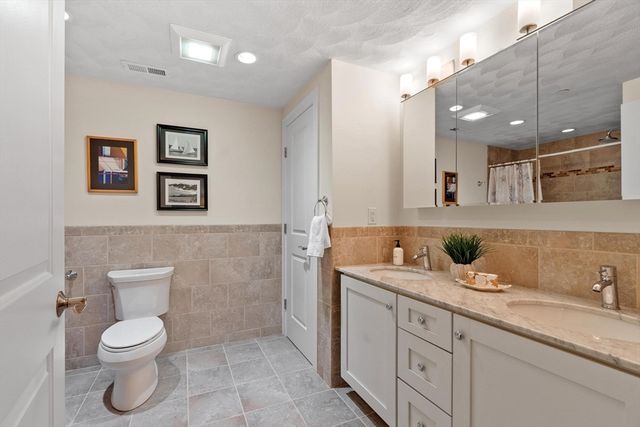 185 Essex St 1A, Melrose, MA 02176