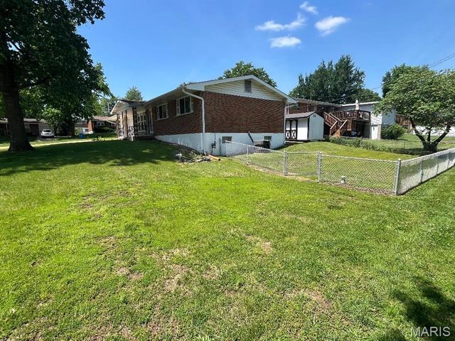 4102 Schlogl Drive, Unincorporated, MO 63125
