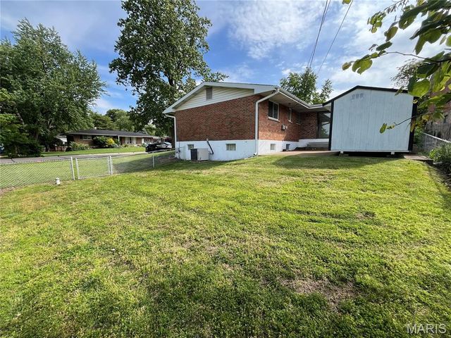 4102 Schlogl Drive, Unincorporated, MO 63125