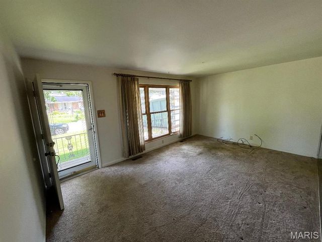 4102 Schlogl Drive, Unincorporated, MO 63125