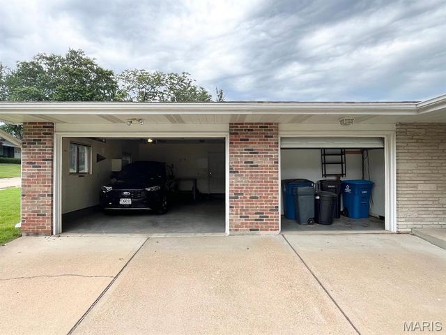 4102 Schlogl Drive, Unincorporated, MO 63125