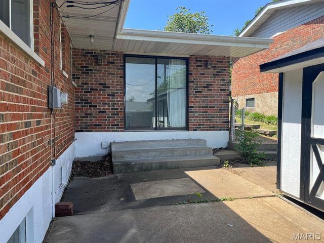 4102 Schlogl Drive, Unincorporated, MO 63125