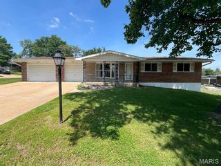 4102 Schlogl Drive, Unincorporated, MO 63125