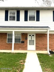 1724 Queenswood Drive, 10 (2-c), Findlay, OH 45840