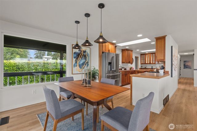 22525 10th Avenue S, Des Moines, WA 98198