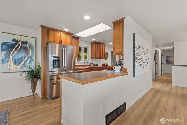 22525 10th Avenue S, Des Moines, WA 98198