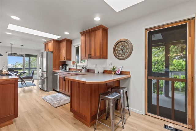 22525 10th Avenue S, Des Moines, WA 98198