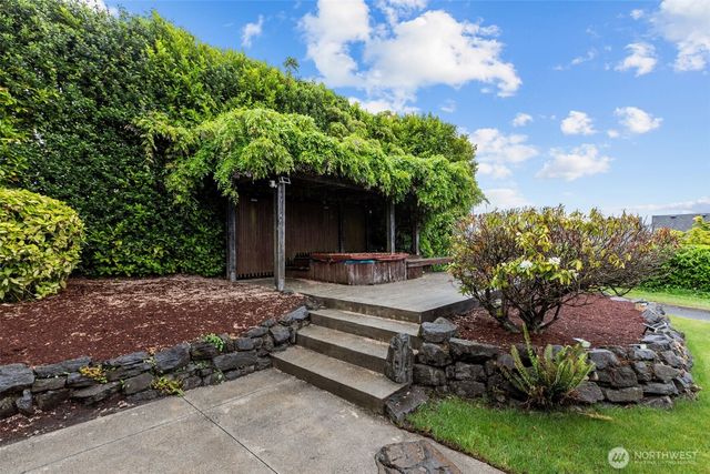 22525 10th Avenue S, Des Moines, WA 98198