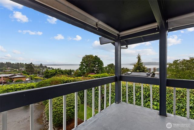 22525 10th Avenue S, Des Moines, WA 98198