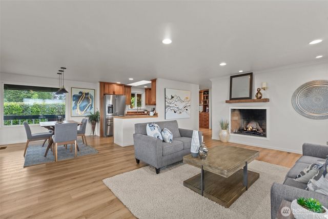 22525 10th Avenue S, Des Moines, WA 98198