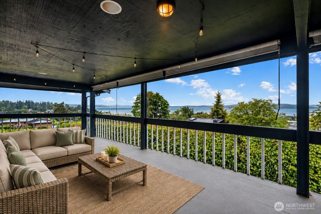 22525 10th Avenue S, Des Moines, WA 98198