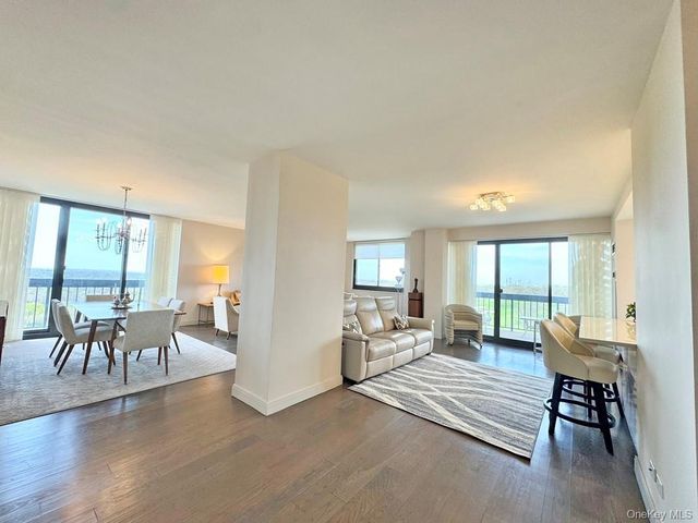 27010 Grand Central Parkway 10O, Floral Park, NY 11005