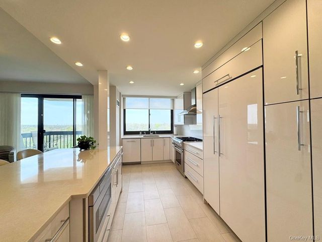 27010 Grand Central Parkway 10O, Floral Park, NY 11005