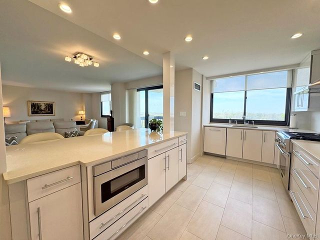 27010 Grand Central Parkway 10O, Floral Park, NY 11005