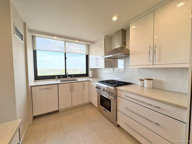 27010 Grand Central Parkway 10O, Floral Park, NY 11005