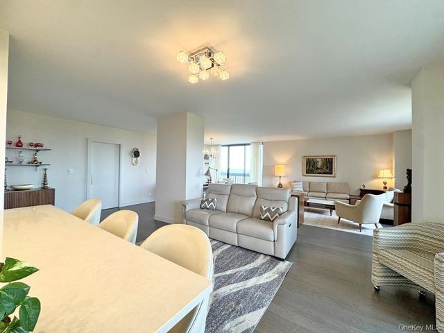 27010 Grand Central Parkway 10O, Floral Park, NY 11005
