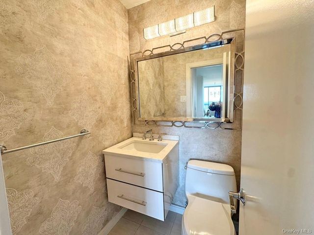 27010 Grand Central Parkway 10O, Floral Park, NY 11005