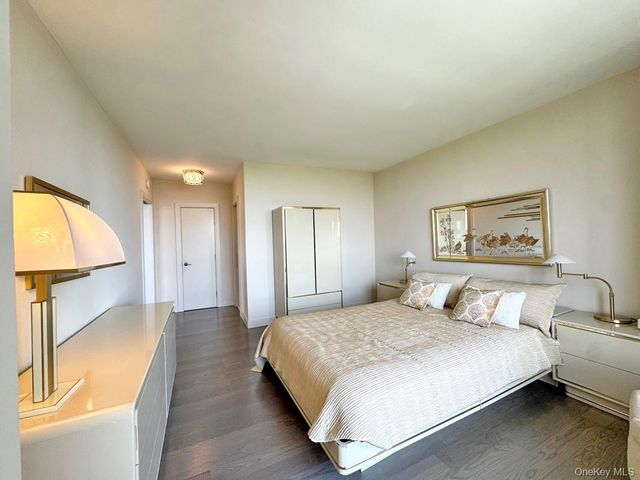 27010 Grand Central Parkway 10O, Floral Park, NY 11005