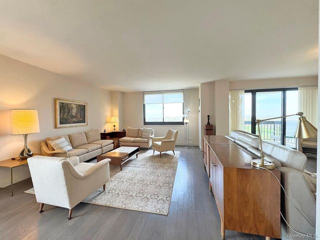27010 Grand Central Parkway 10O, Floral Park, NY 11005